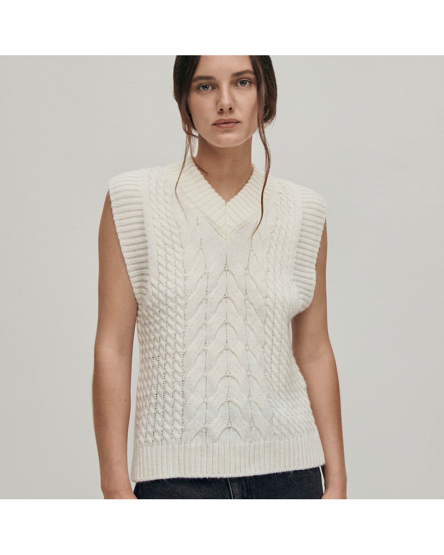 אלוהס אפוד טריקו לבן ונעים