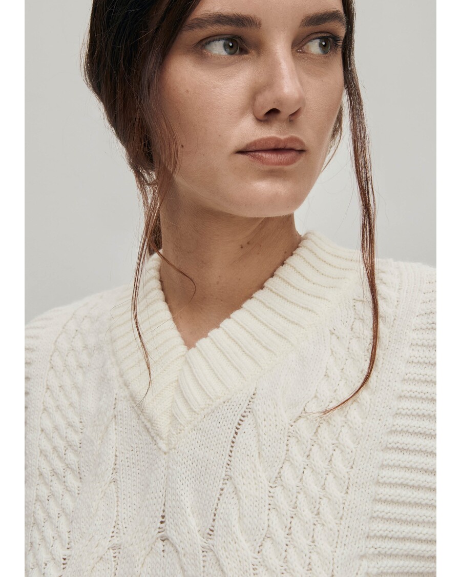 אלוהס אפוד טריקו לבן ונעים