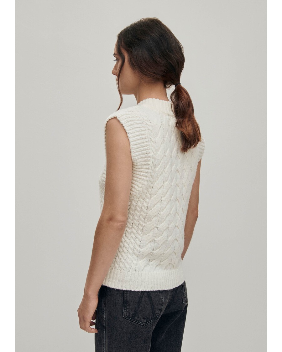 אלוהס אפוד טריקו לבן ונעים