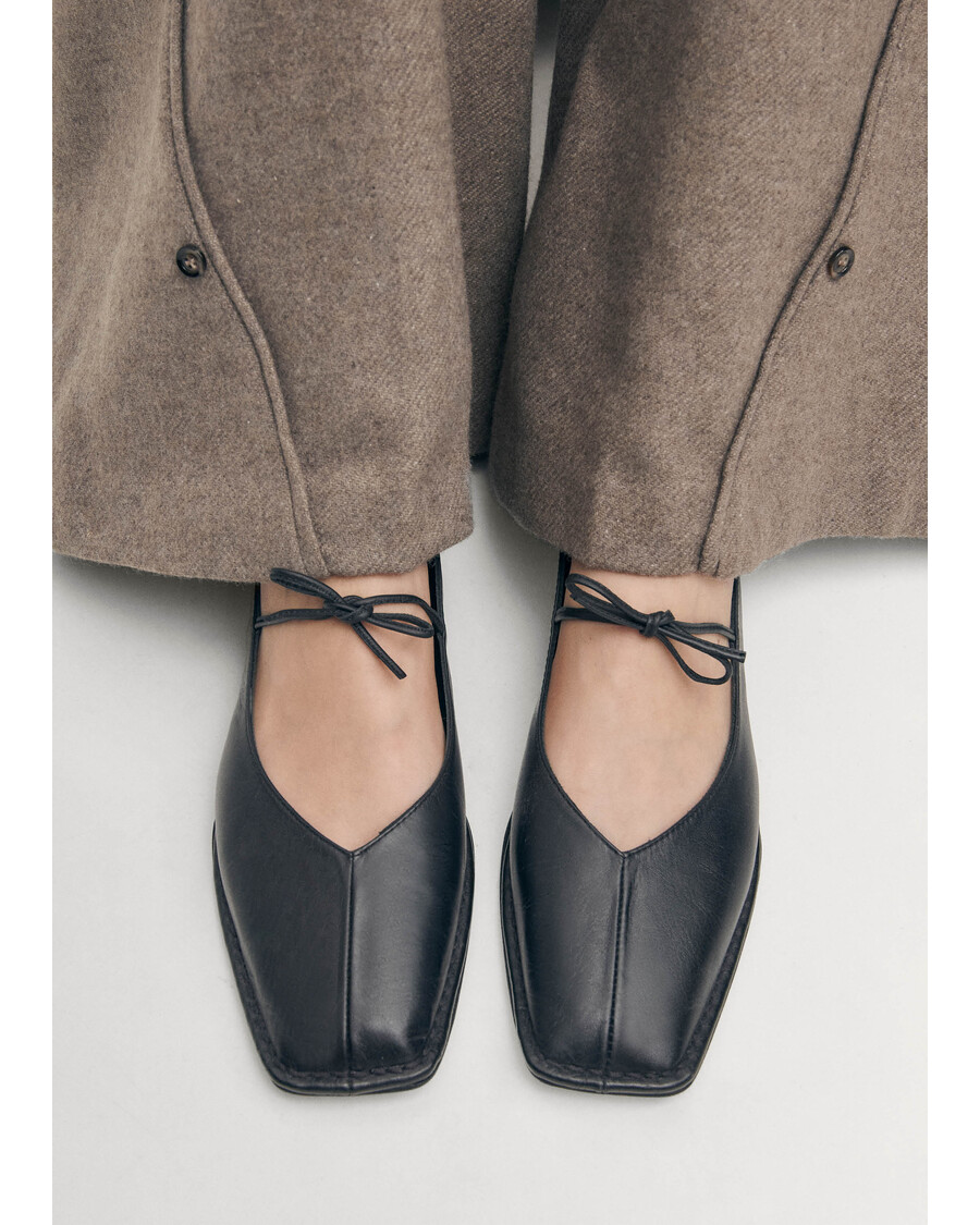 Alohas Sway Black Leather Ballet Flats