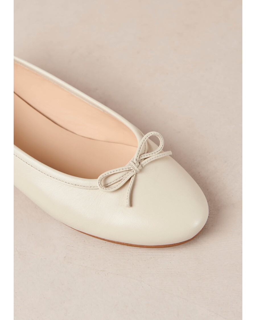 آپارتمان باله چرم کرم آلوهاس اوریانا