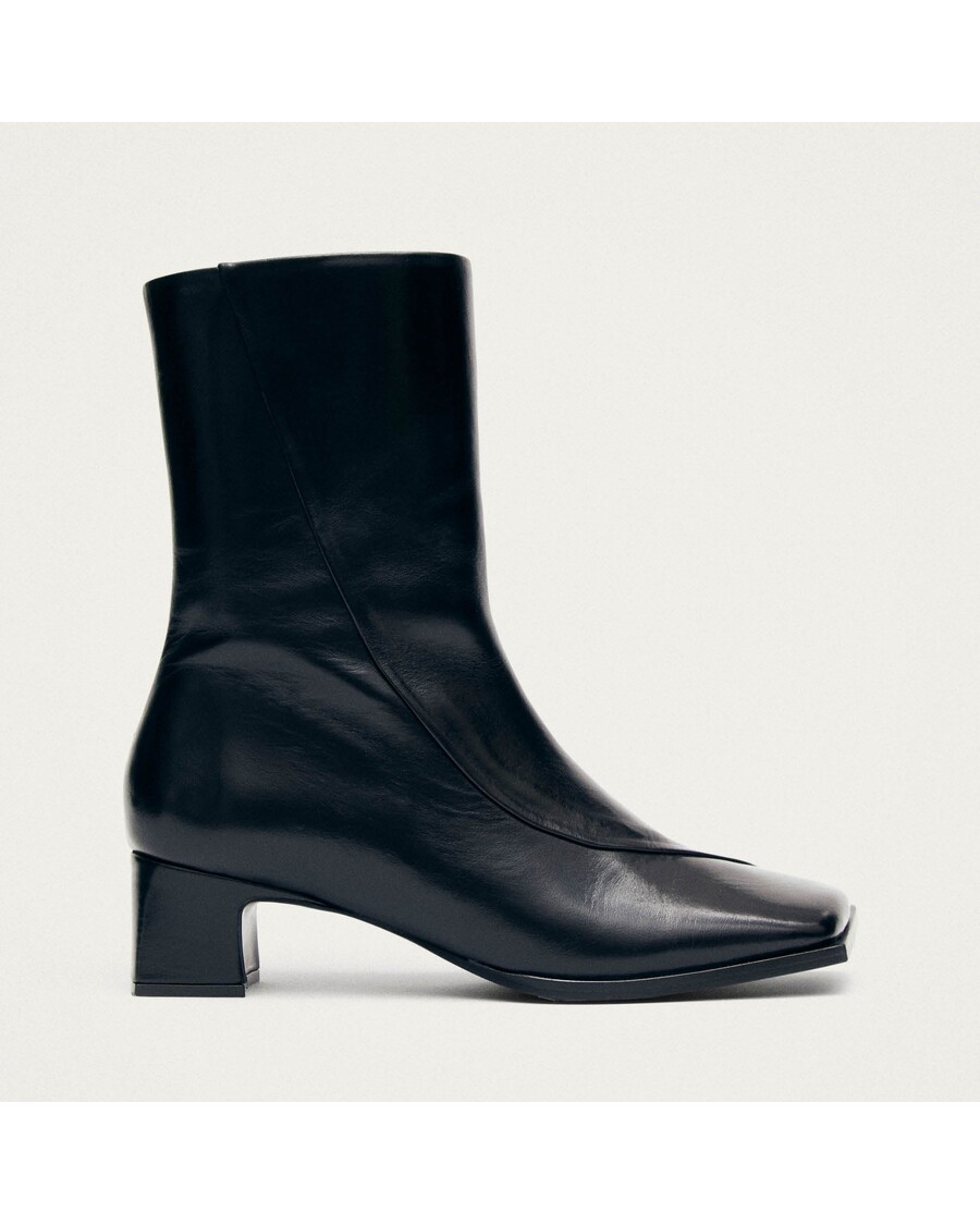 Alohas Chantal Black Leather Ankle Boots