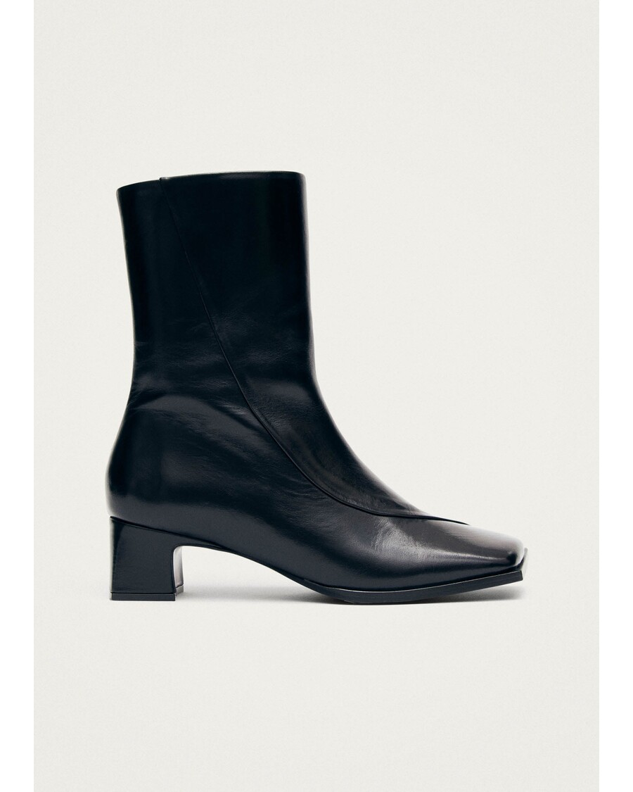 Alohas Chantal Black Leather Ankle Boots