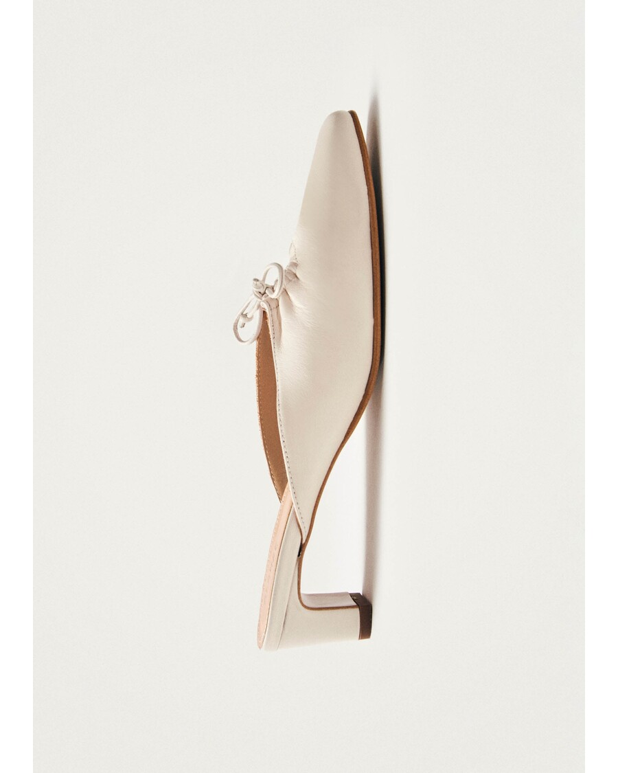 Alohas Amar Cream Leather Mules