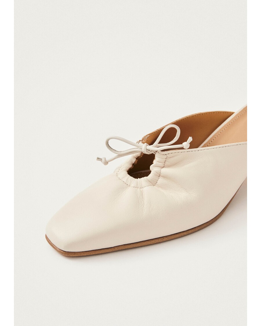 Alohas Amar Cream Leather Mules