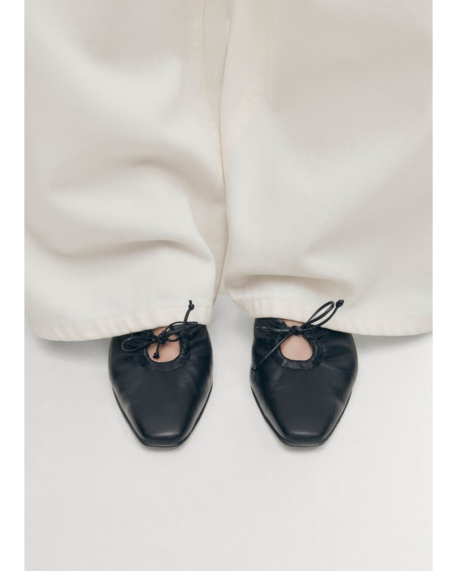 Alohas Amar Black Leather Mules