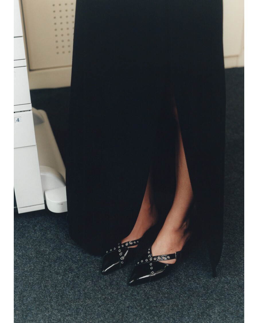 Alohas Zyra Onix Black Leather Mules