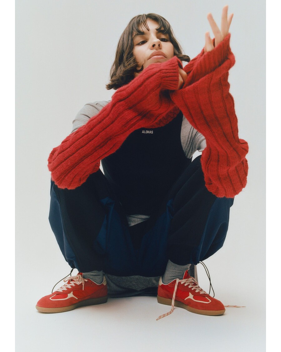 حذاء رياضي من الجلد باللون الأحمر اللامع من ألوهاس Tb.490