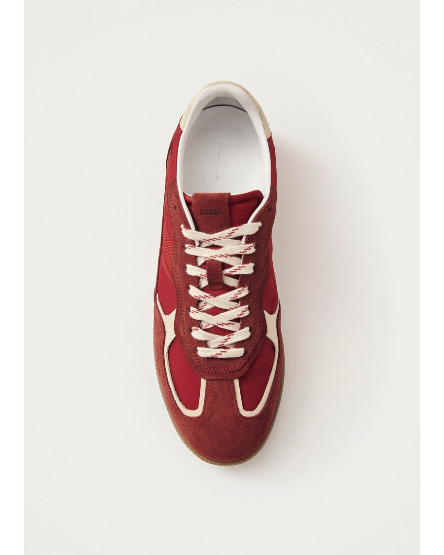 حذاء رياضي من الجلد باللون الأحمر اللامع من ألوهاس Tb.490