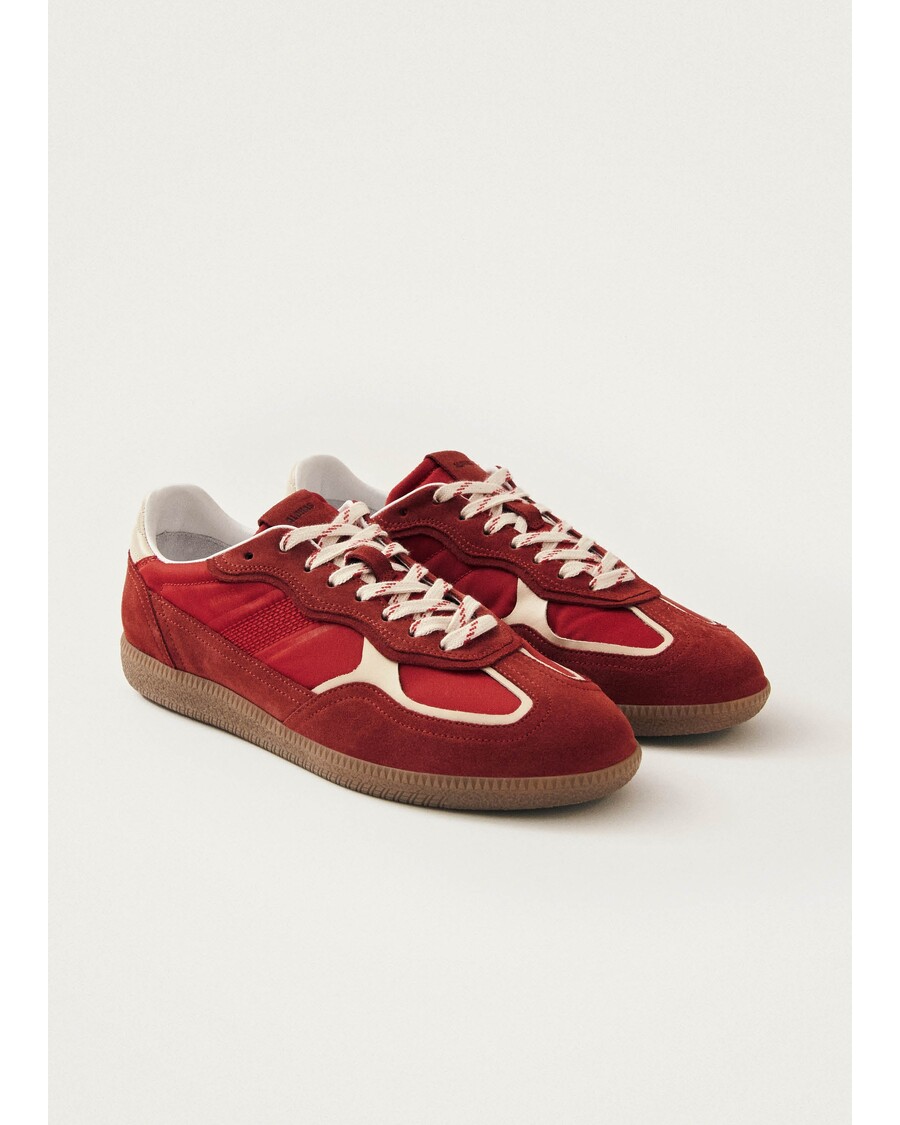 حذاء رياضي من الجلد باللون الأحمر اللامع من ألوهاس Tb.490