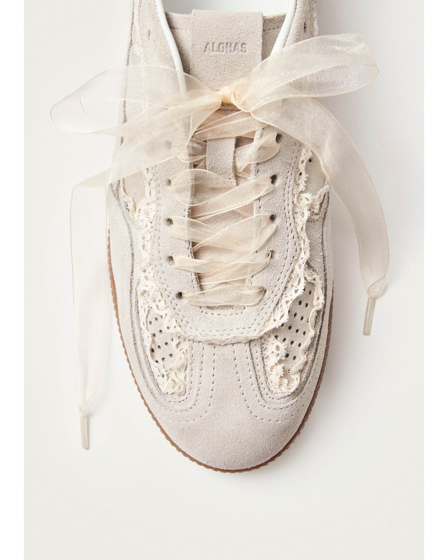 حذاء ألوهاس Tb.490 مصنوع من الجلد باللون الكريمي والكروشيه