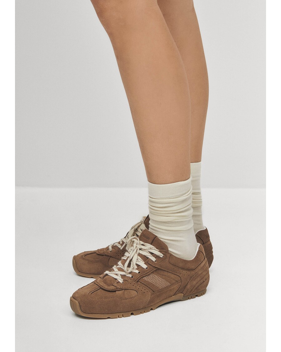 נעלי סניקרס מעור חום זמש מסוג Alohas Tb.56