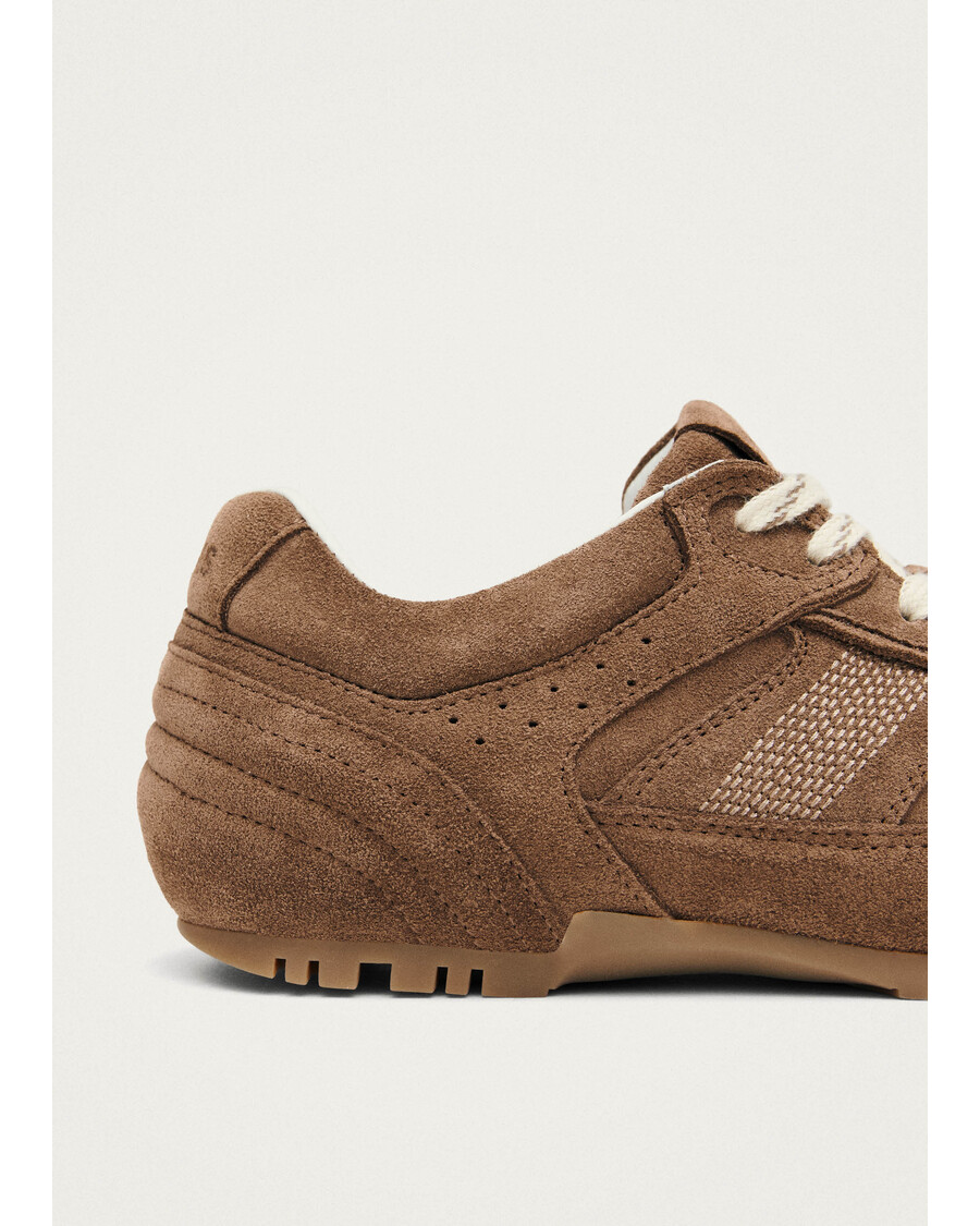 נעלי סניקרס מעור חום זמש מסוג Alohas Tb.56